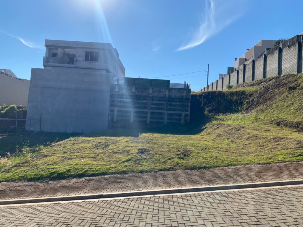 Terreno em Condomínio para venda no Vivere Parc Condominio Resort em Apucarana com 253,00m² por R$ 245.000,00
