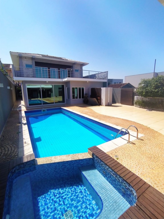 Residência para venda no Vila Monte Castelo em Apucarana com 570,78m² por R$ 1.750.000,00