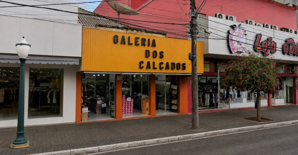 Sala Comercial para venda no Centro em Apucarana com 304,00m² por R$ 0,00