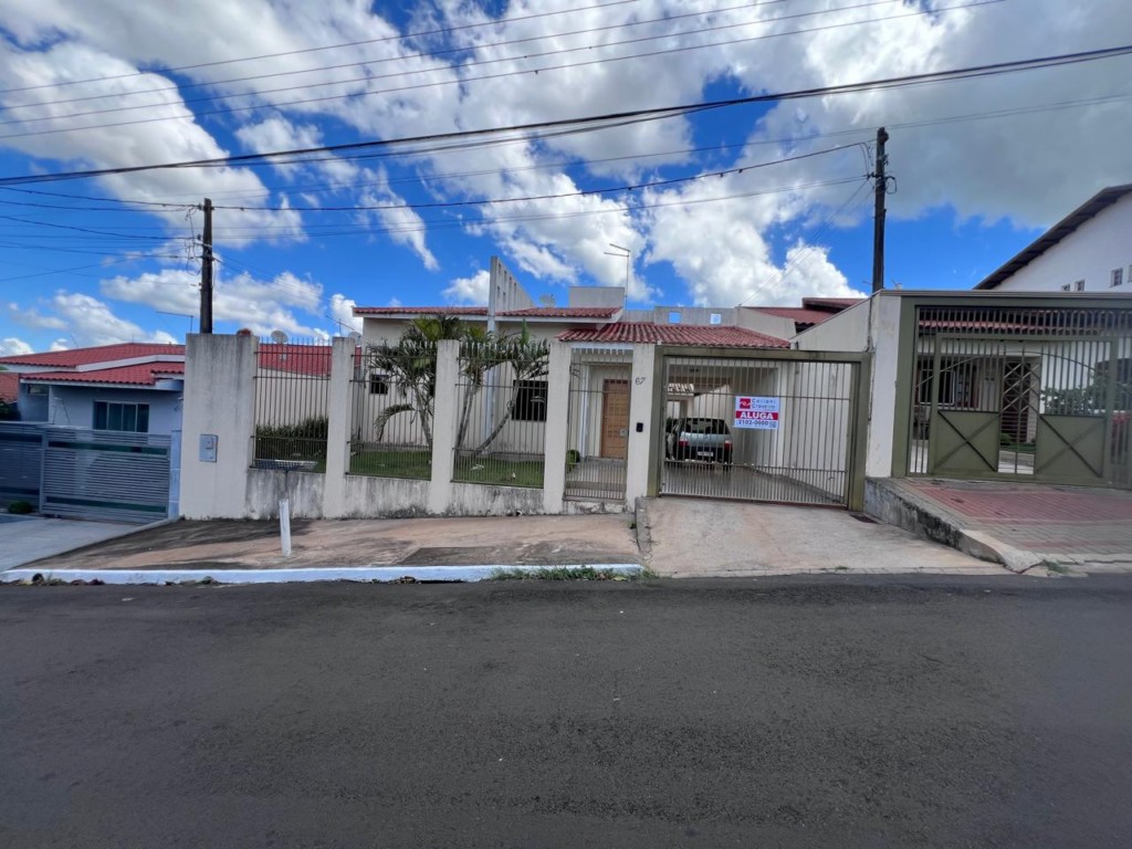 Residência para locacao no Jardim Portal do Lago em Apucarana com 0m² por R$ 2.700,00