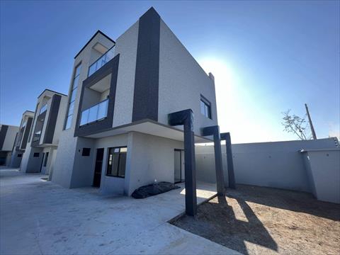 Sobrado para venda no Hauer em Curitiba com 133,92m² por R$ 1.050.000,00