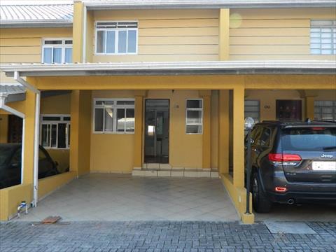 Sobrado para locacao no Xaxim em Curitiba com 100m² por R$ 3.250,00