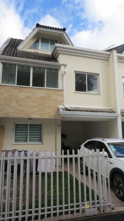 Sobrado para venda no Orleans em Curitiba com 123,87m² por R$ 820.000,00