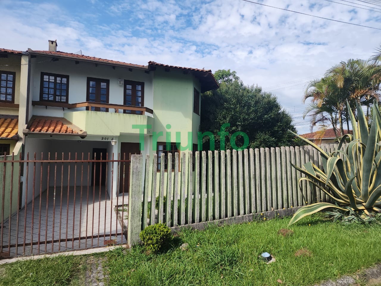 Sobrado para vendalocacaovenda e locacao no Sao Braz em Curitiba com 235,76m² por R$ 960.000,005.400,00