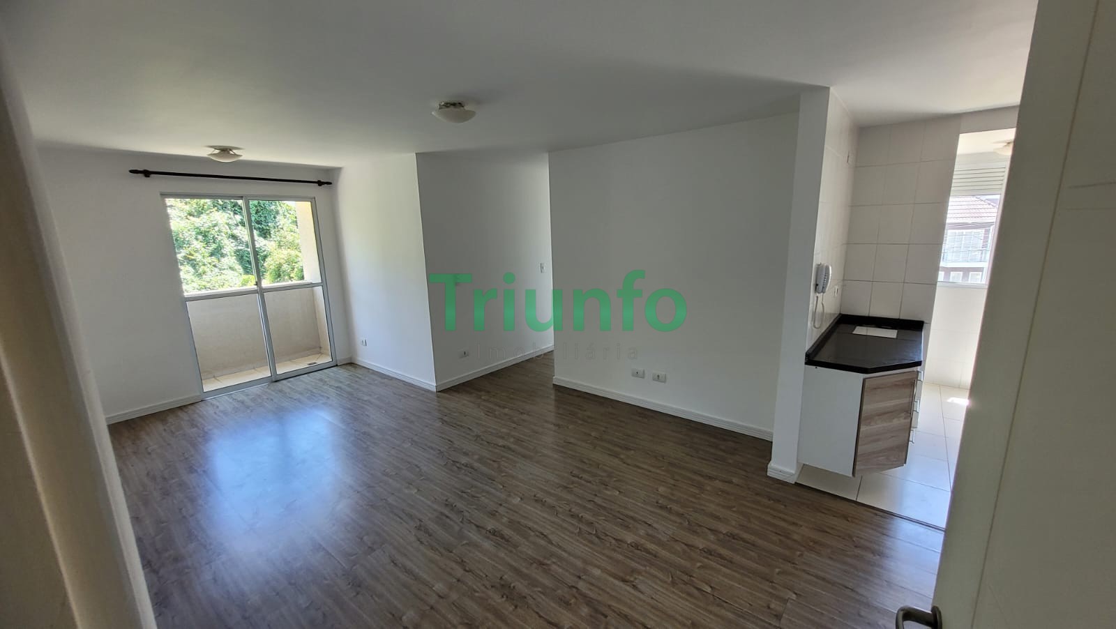 Apartamento para locacao no Santa Felicidade em Curitiba com 0m² por R$ 3.125,00