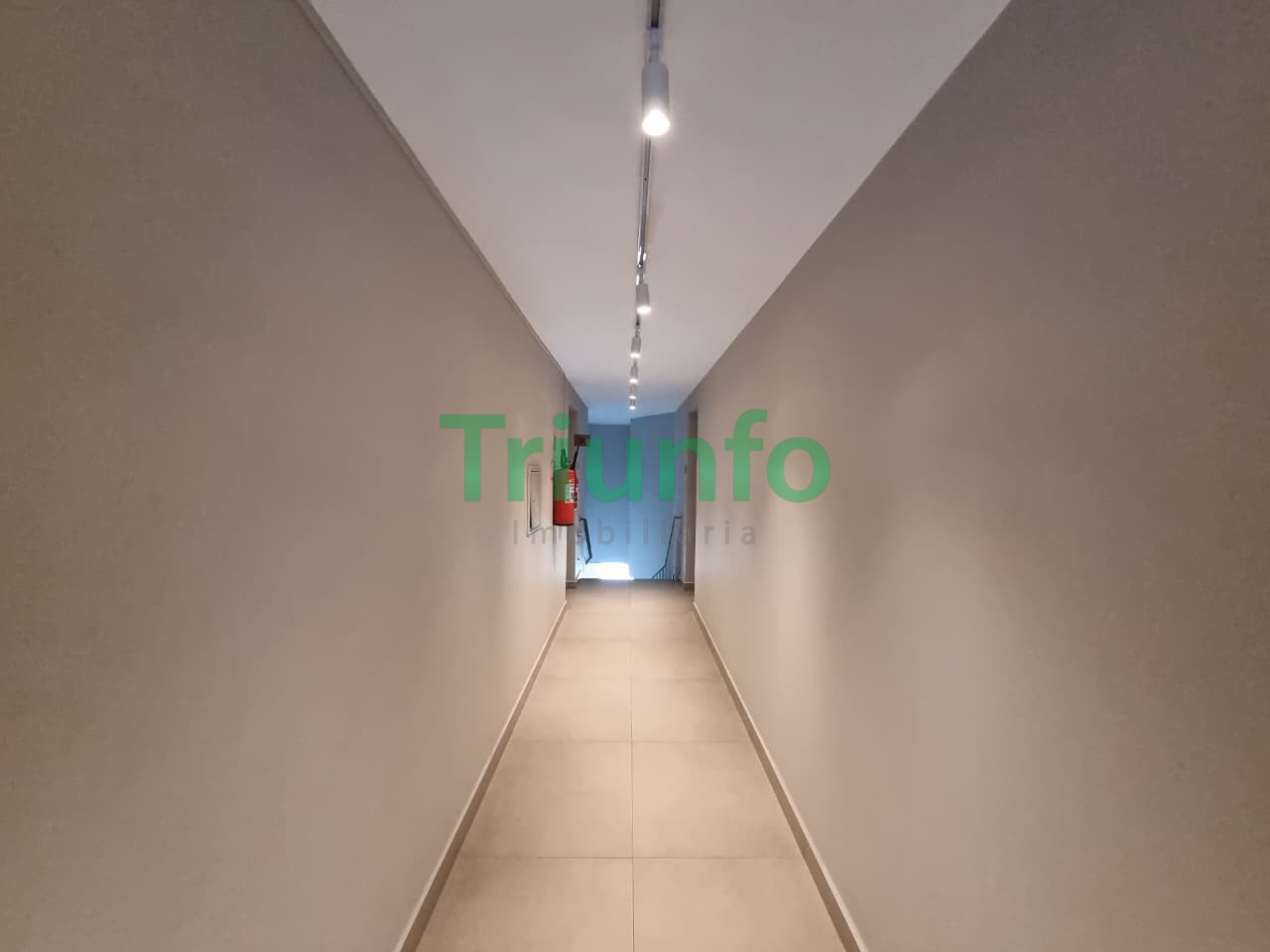 Sala Comercial para locacao no Juveve em Curitiba com 32,13m² por R$ 1.500,00