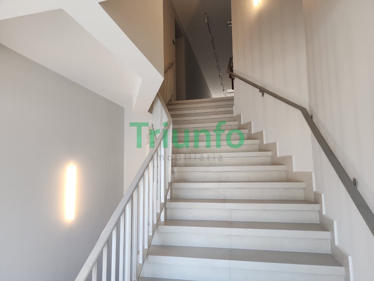 Sala Comercial para locacao no Juveve em Curitiba com 64,11m² por R$ 2.625,00
