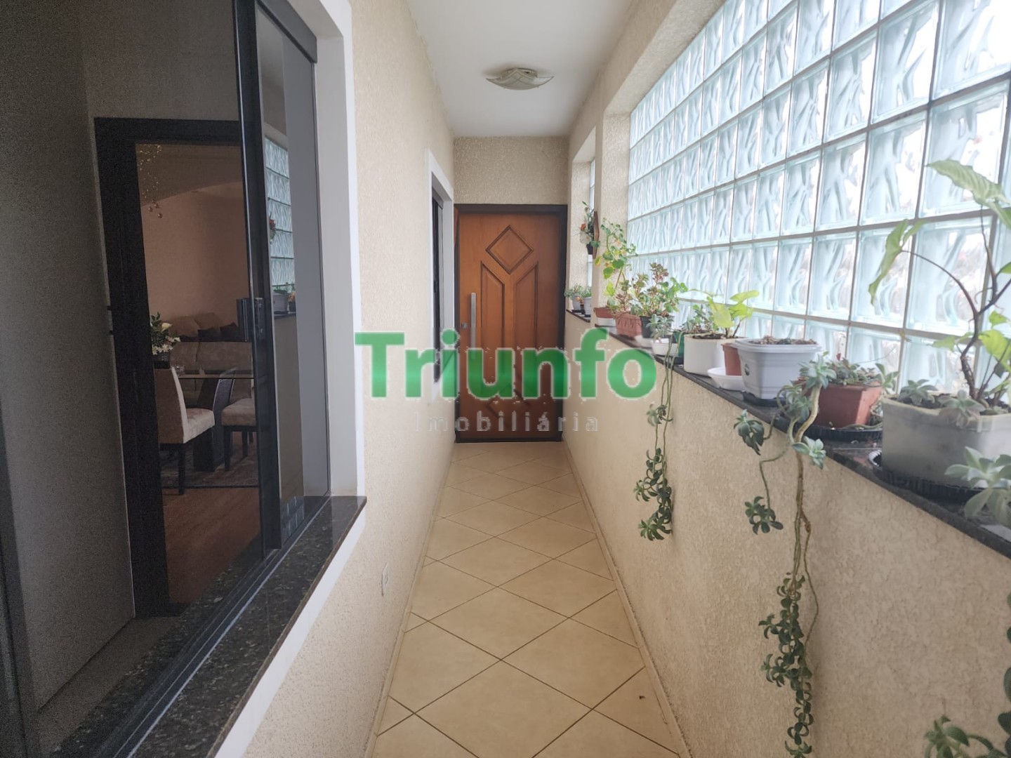 Sobrado para venda no Abranches em Curitiba com 360m² por R$ 1.730.000,00