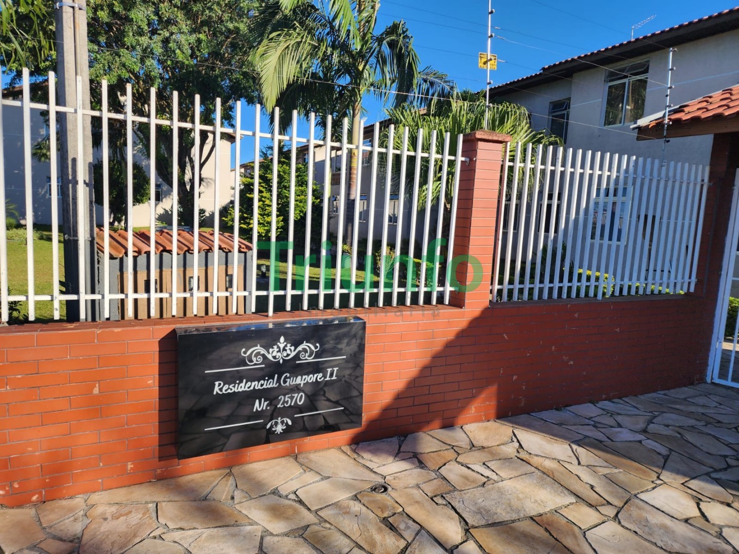 Apartamento para locacao no Sitio Cercado em Curitiba com 40,16m² por R$ 1.560,00