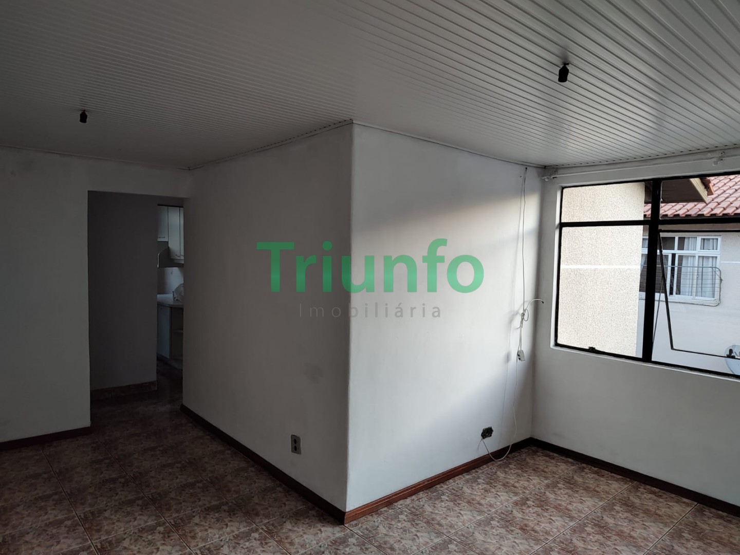 Apartamento para locacao no Sitio Cercado em Curitiba com 40,16m² por R$ 1.560,00