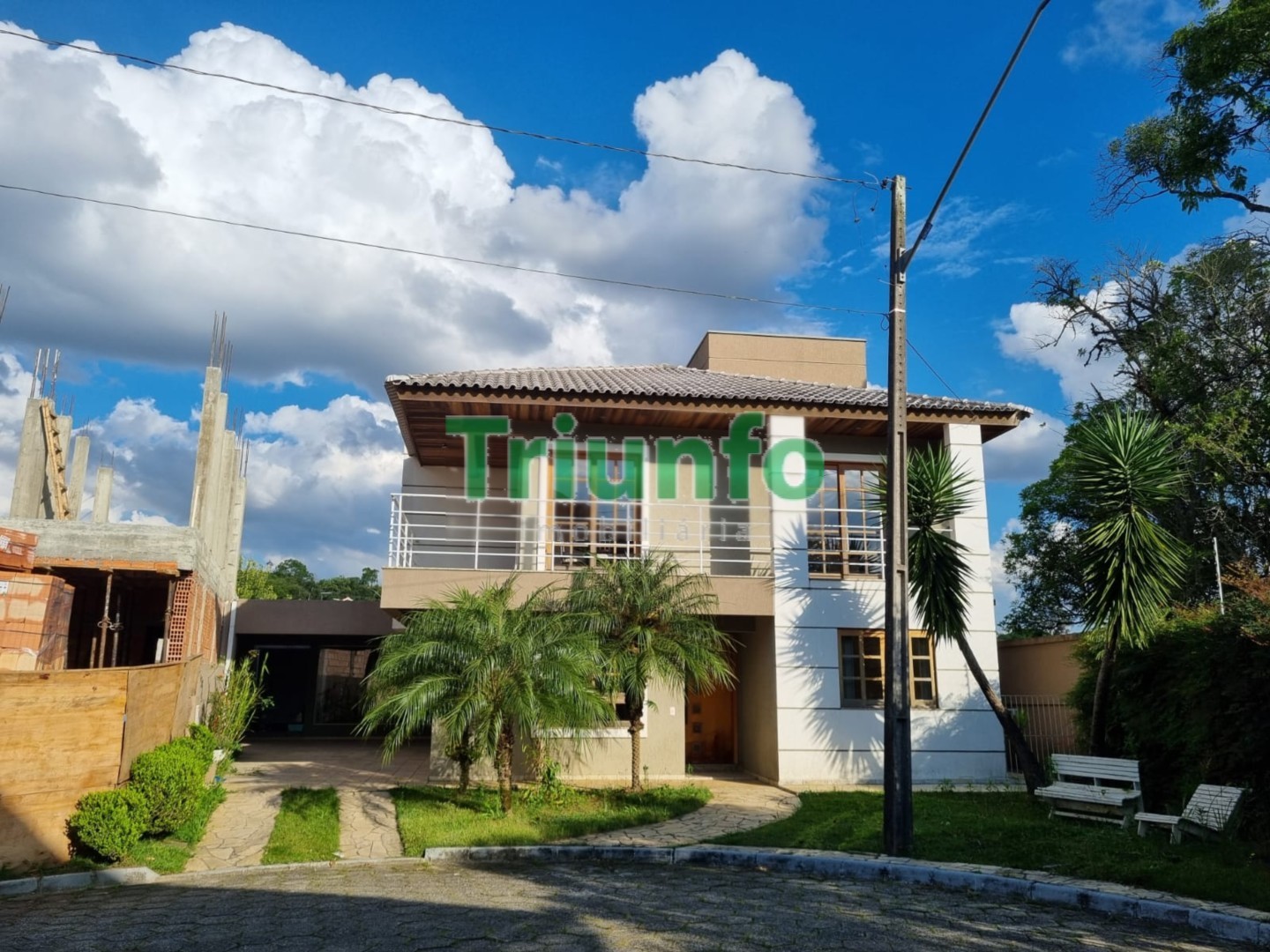 Sobrado para venda no Abranches em Curitiba com 320m² por R$ 1.978.000,00