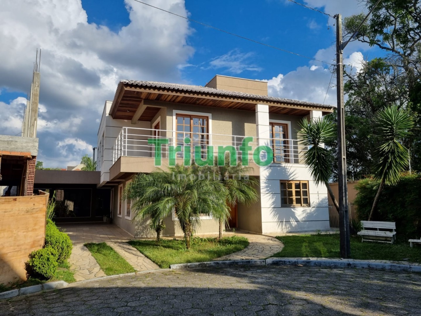 Sobrado para venda no Abranches em Curitiba com 320m² por R$ 1.978.000,00