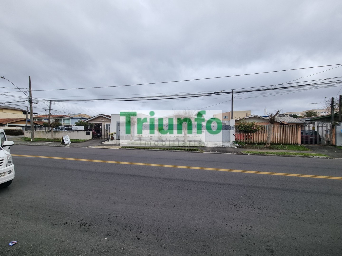 Casa para locacao no Cajuru em Curitiba com 330m² por R$ 4.200,00