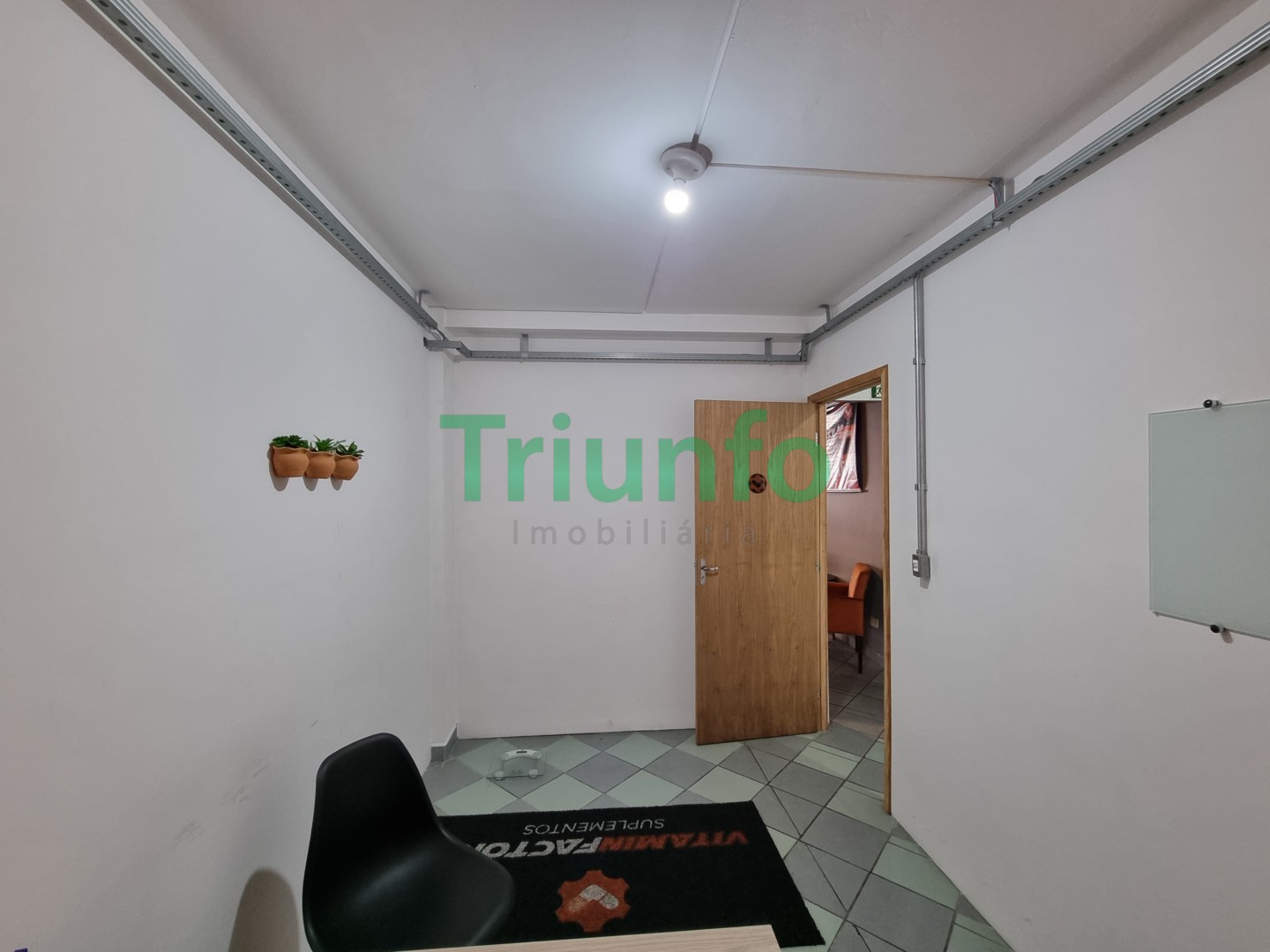 Loja para locacao no Hugo Lange em Curitiba com 0m² por R$ 8.400,00