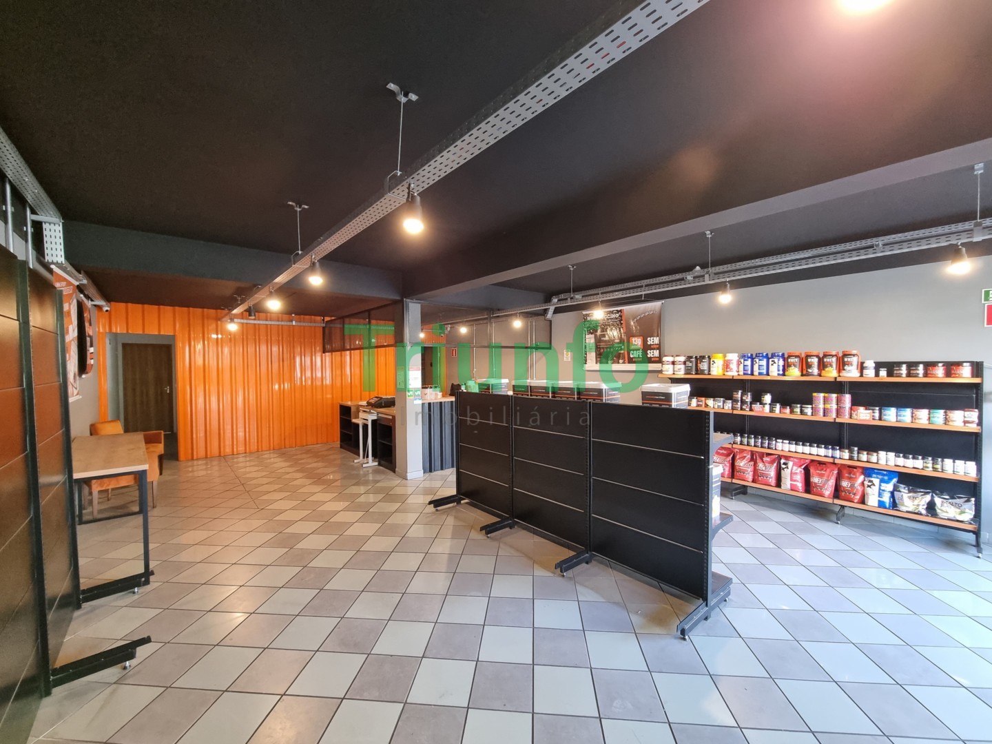 Loja para locacao no Hugo Lange em Curitiba com 0m² por R$ 8.400,00
