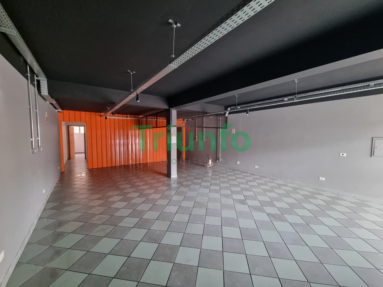 Loja para locacao no Juveve em Curitiba com 127m² por R$ 8.400,00