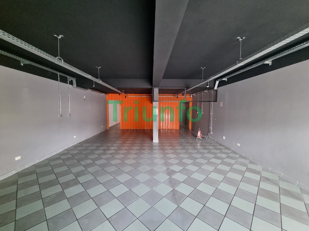 Loja para locacao no Juveve em Curitiba com 127m² por R$ 8.400,00
