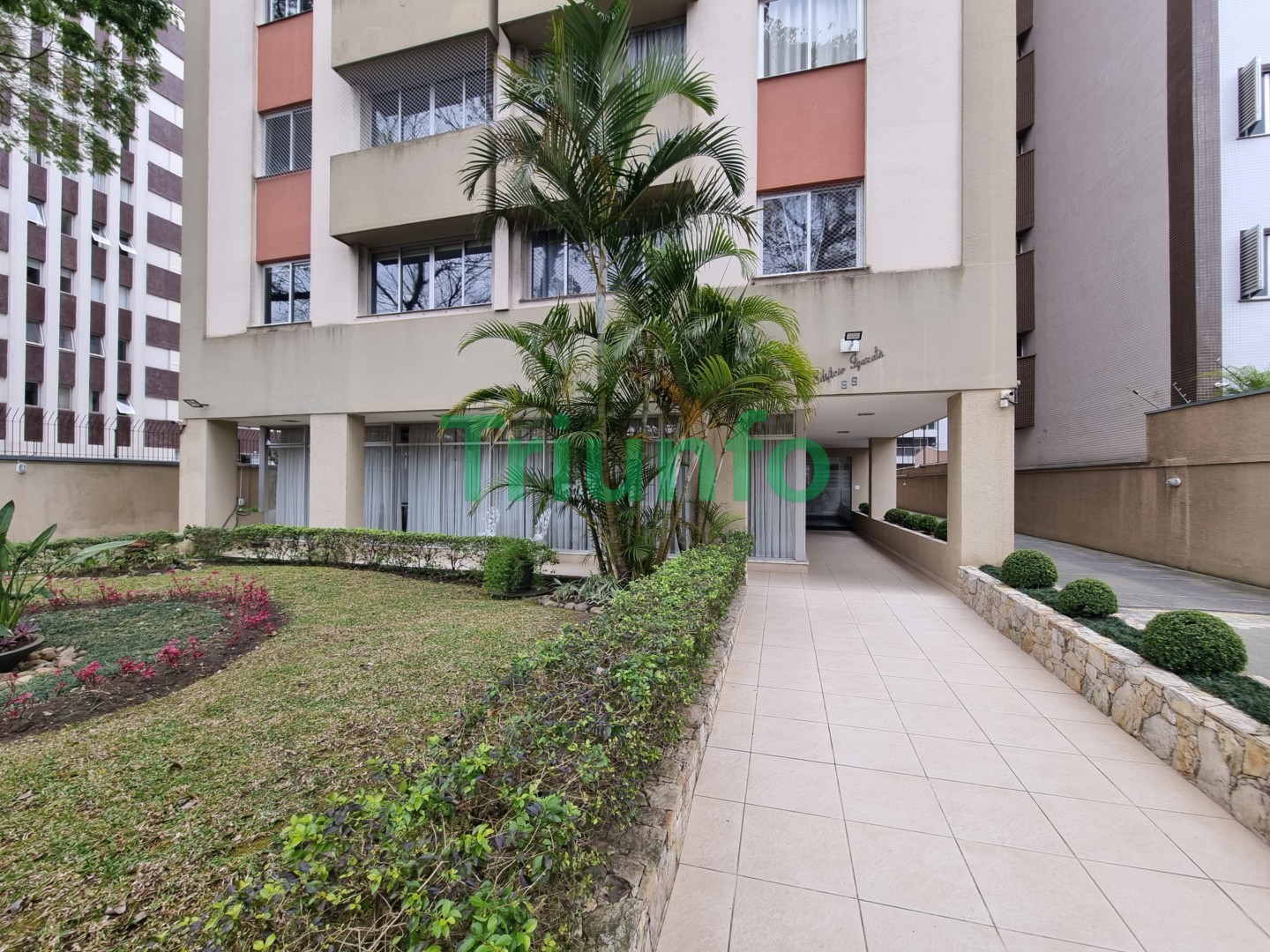 Apartamento para locacao no Cristo Rei em Curitiba com 0m² por R$ 1.980,00