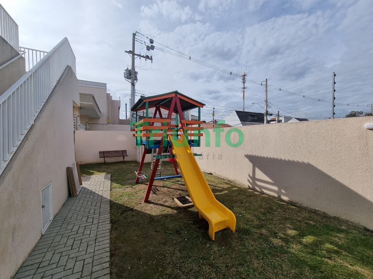 Sobrado para locacao no Xaxim em Curitiba com 91,3m² por R$ 3.840,00