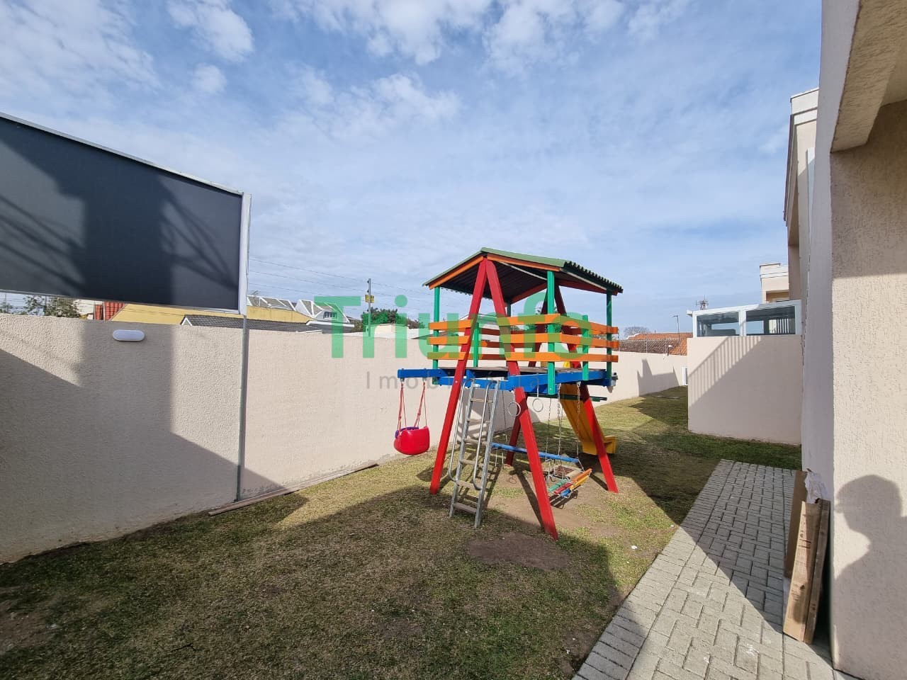Sobrado para locacao no Xaxim em Curitiba com 91,3m² por R$ 3.840,00