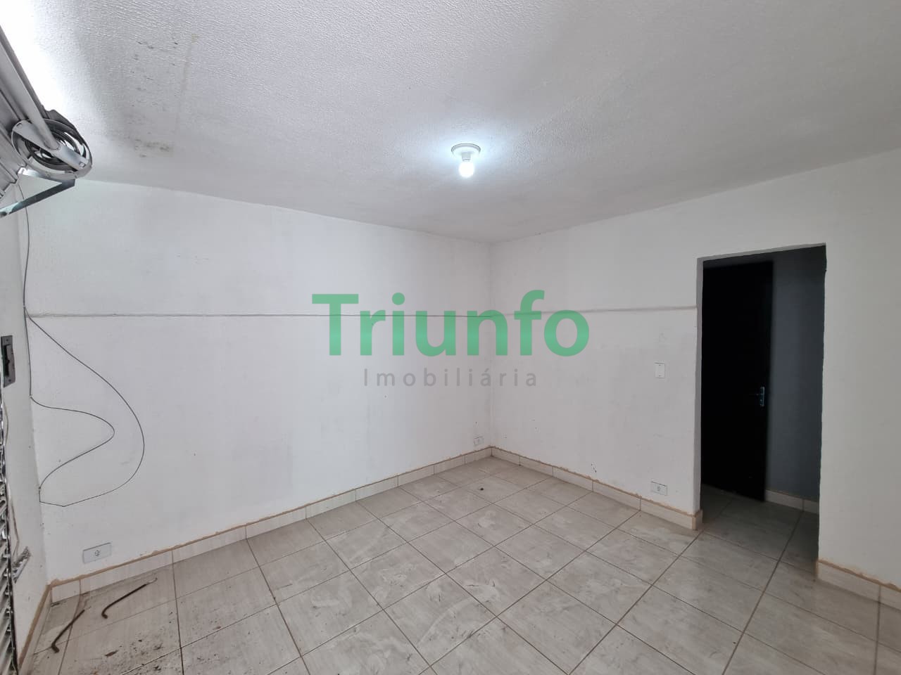 Loja para locacao no Capao da Imbuia em Curitiba com 0m² por R$ 1.500,00