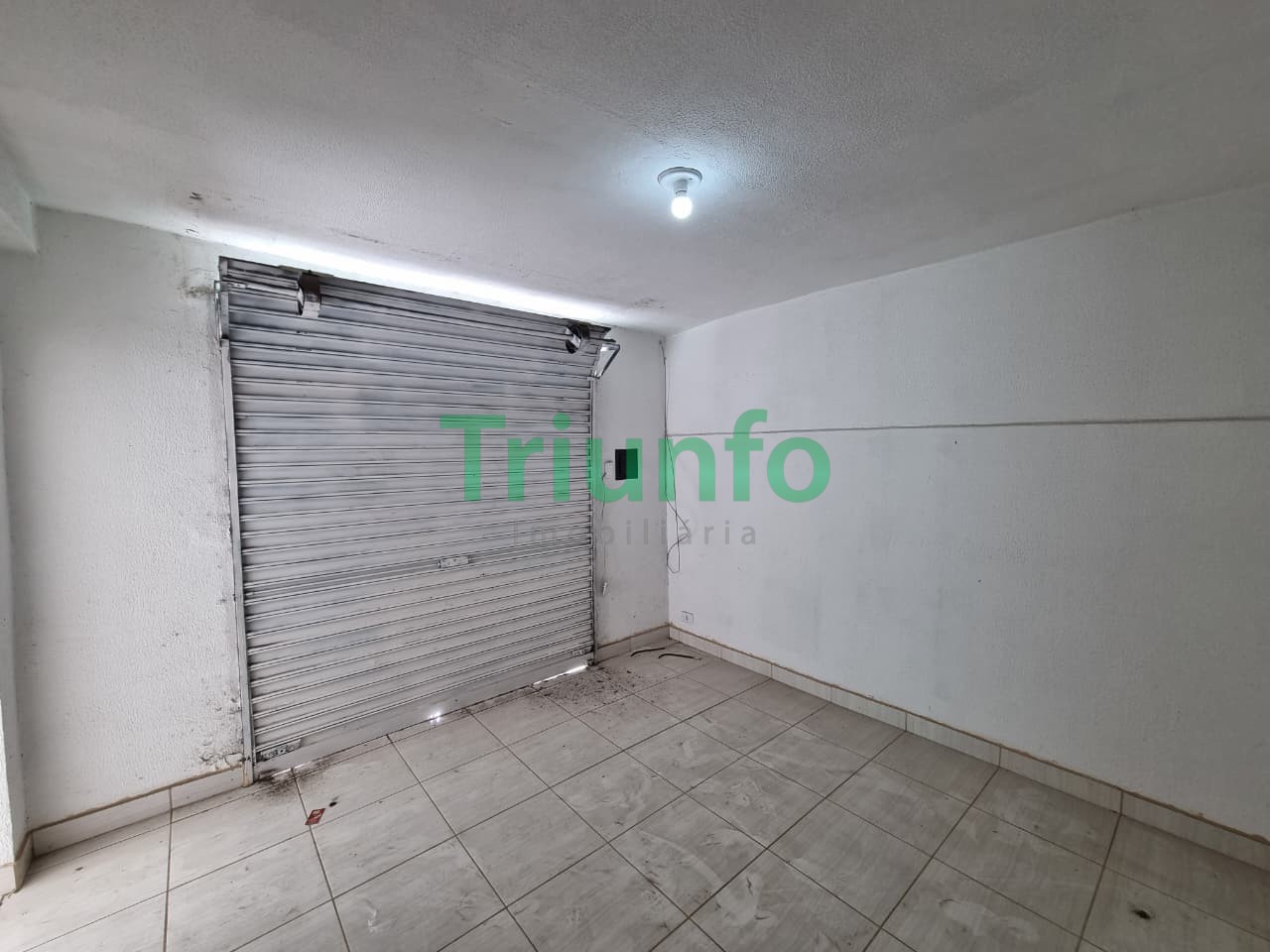 Loja para locacao no Capao da Imbuia em Curitiba com 0m² por R$ 1.500,00