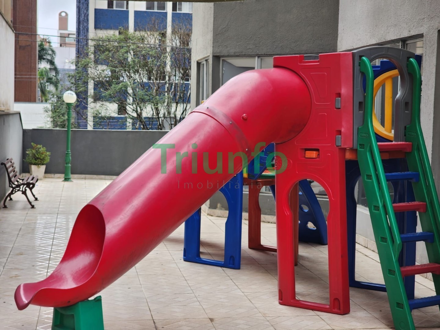 Apartamento para locacao no Bigorrilho em Curitiba com 41m² por R$ 2.250,00