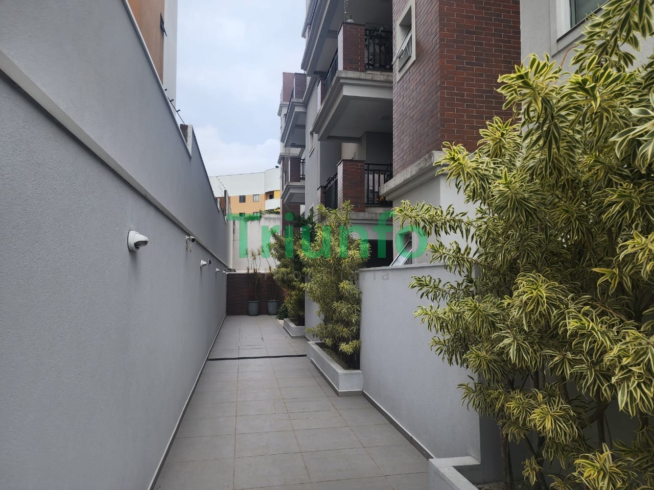 Apartamento para locacao no Abranches em Curitiba com 90m² por R$ 2.940,00