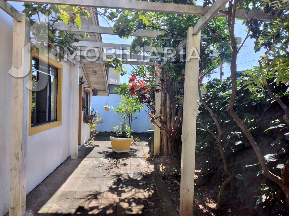 Casa Residencial para venda no Sao Joao do Rio Vermelho em Florianopolis com 392m² por R$ 550.000,00