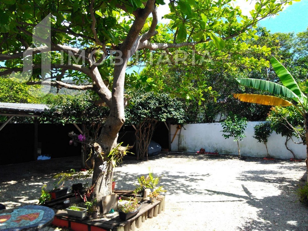 Casa Residencial para venda no Sao Joao do Rio Vermelho em Florianopolis com 392m² por R$ 550.000,00