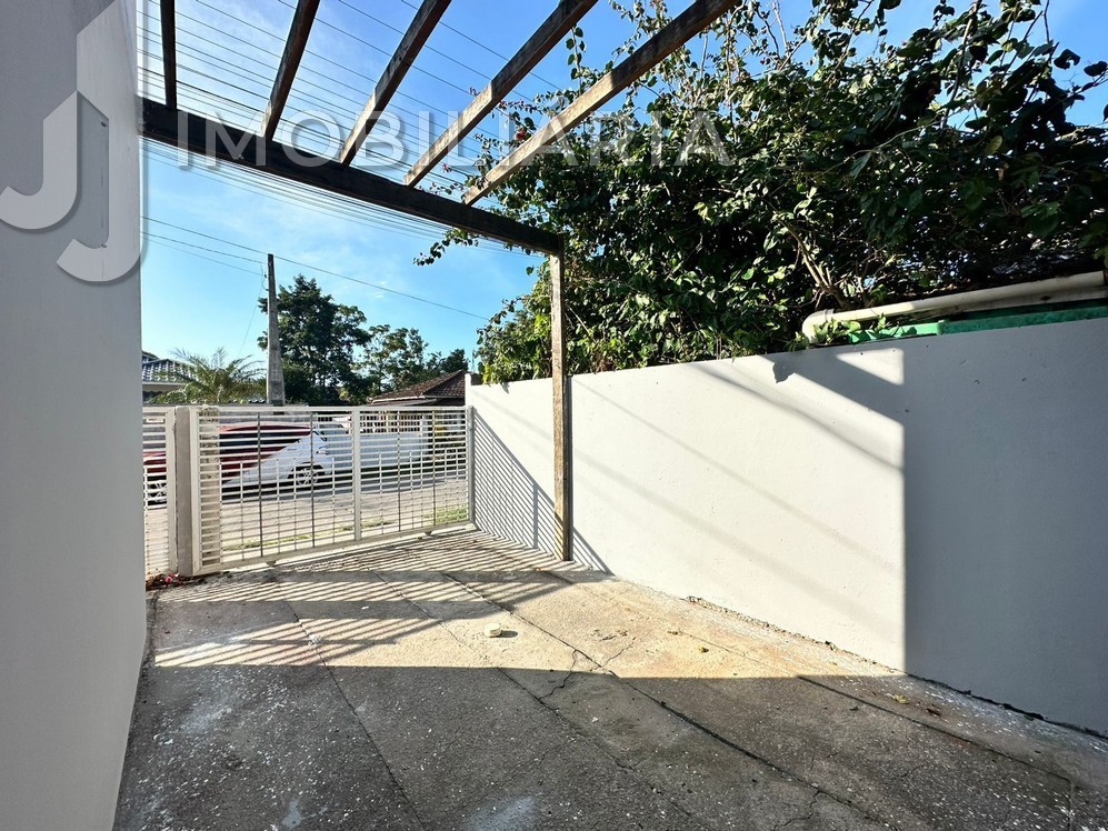 Casa Residencial para venda no Sao Joao do Rio Vermelho em Florianopolis com 430m² por R$ 580.000,00