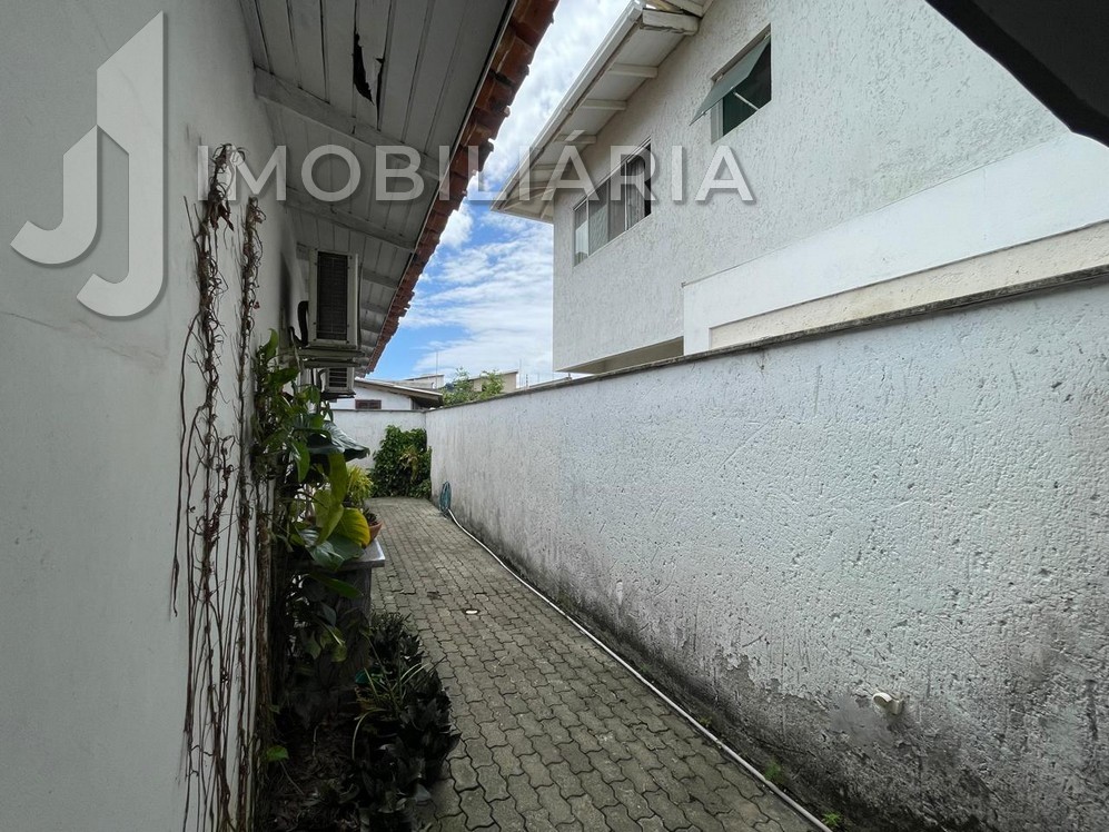 Casa Residencial para venda no Ingleses do Rio Vermelho em Florianopolis com 360m² por R$ 650.000,00