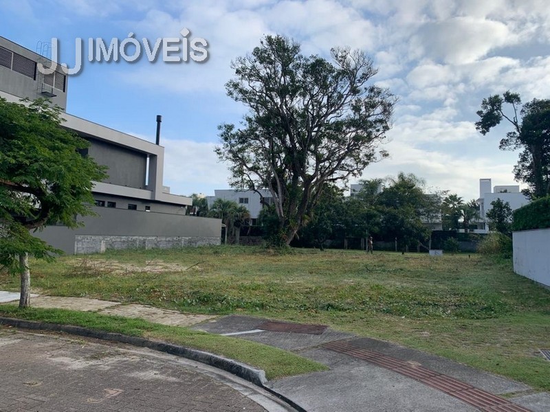 Terreno para venda no Jurere Internacional em Florianopolis com 701m² por R$ 3.405.000,00