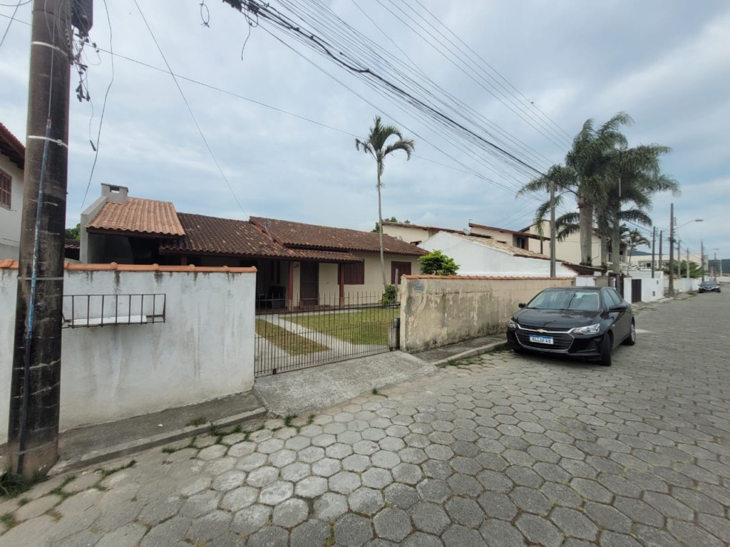 Casa Residencial para locacao no Ingleses do Rio Vermelho em Florianopolis com 360m² por R$ 850,00