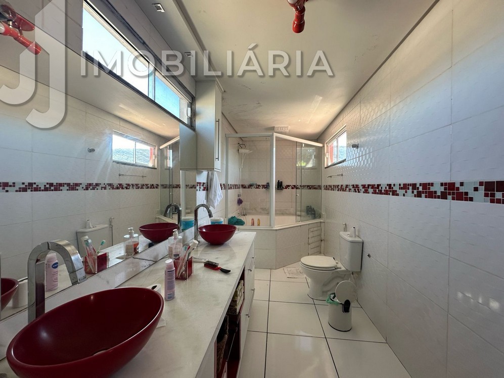 Casa Residencial para venda no Sao Joao do Rio Vermelho em Florianopolis com 480m² por R$ 690.000,00