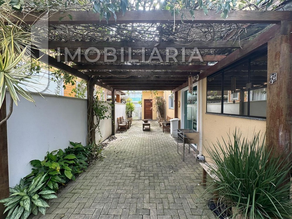Casa Residencial para venda no Sao Joao do Rio Vermelho em Florianopolis com 375m² por R$ 1.700.000,00