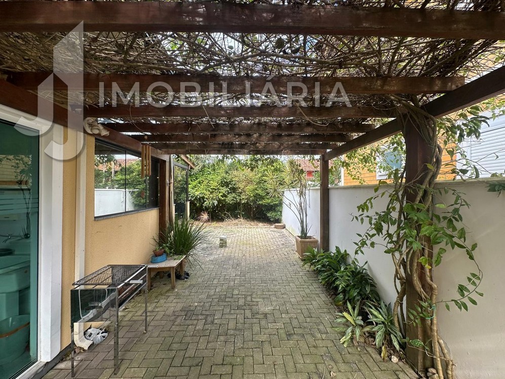Casa Residencial para venda no Sao Joao do Rio Vermelho em Florianopolis com 375m² por R$ 1.700.000,00