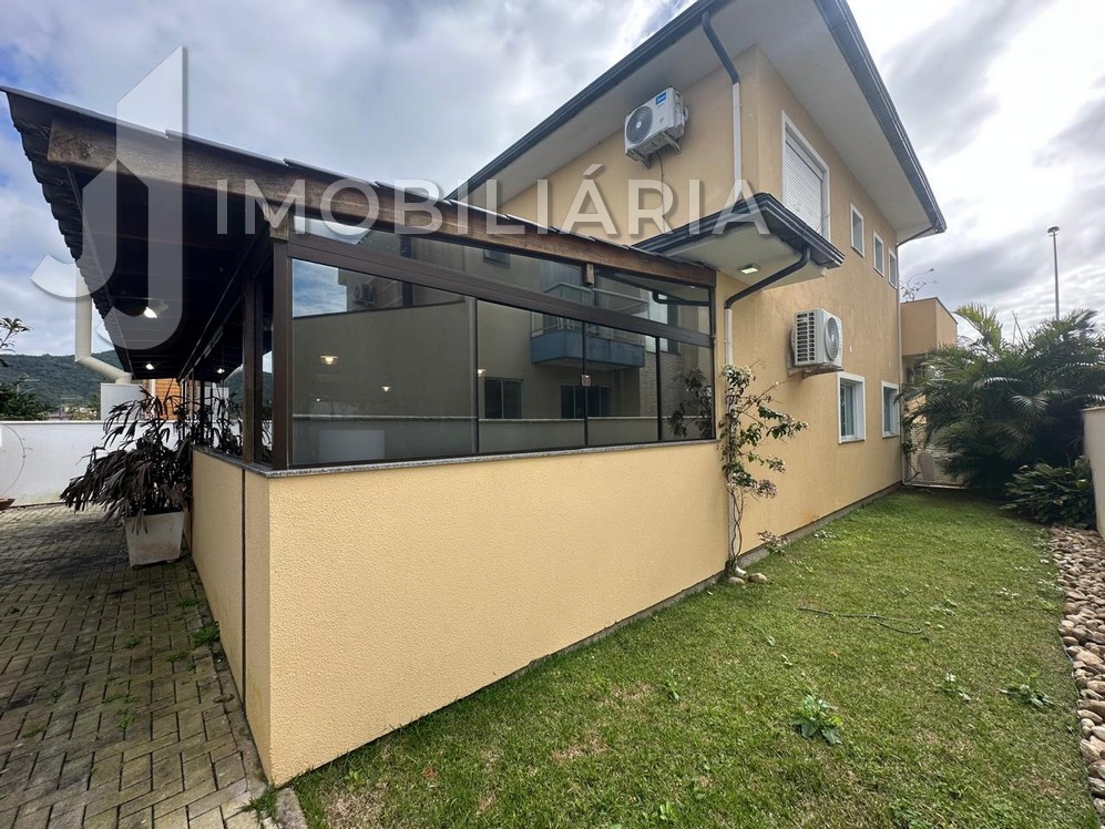 Casa Residencial para venda no Sao Joao do Rio Vermelho em Florianopolis com 375m² por R$ 1.700.000,00
