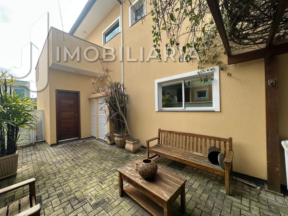 Casa Residencial para venda no Sao Joao do Rio Vermelho em Florianopolis com 375m² por R$ 1.700.000,00