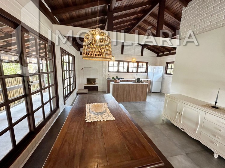 Casa Residencial para venda no Ingleses do Rio Vermelho em Florianopolis com 840m² por R$ 1.390.000,00