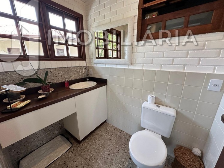 Casa Residencial para venda no Ingleses do Rio Vermelho em Florianopolis com 840m² por R$ 1.390.000,00