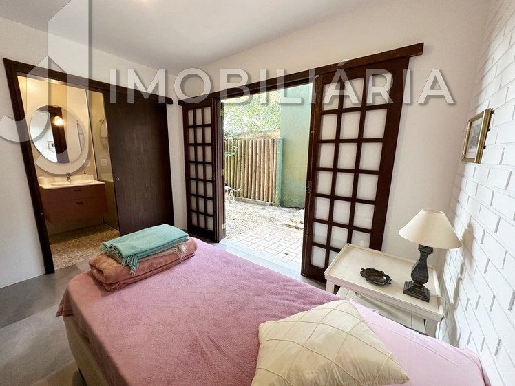 Casa Residencial para venda no Ingleses do Rio Vermelho em Florianopolis com 840m² por R$ 1.390.000,00