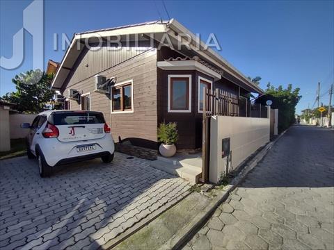 Casa Residencial para locacao no Sao Joao do Rio Vermelho em Florianopolis com 162m² por R$ 3.400,00