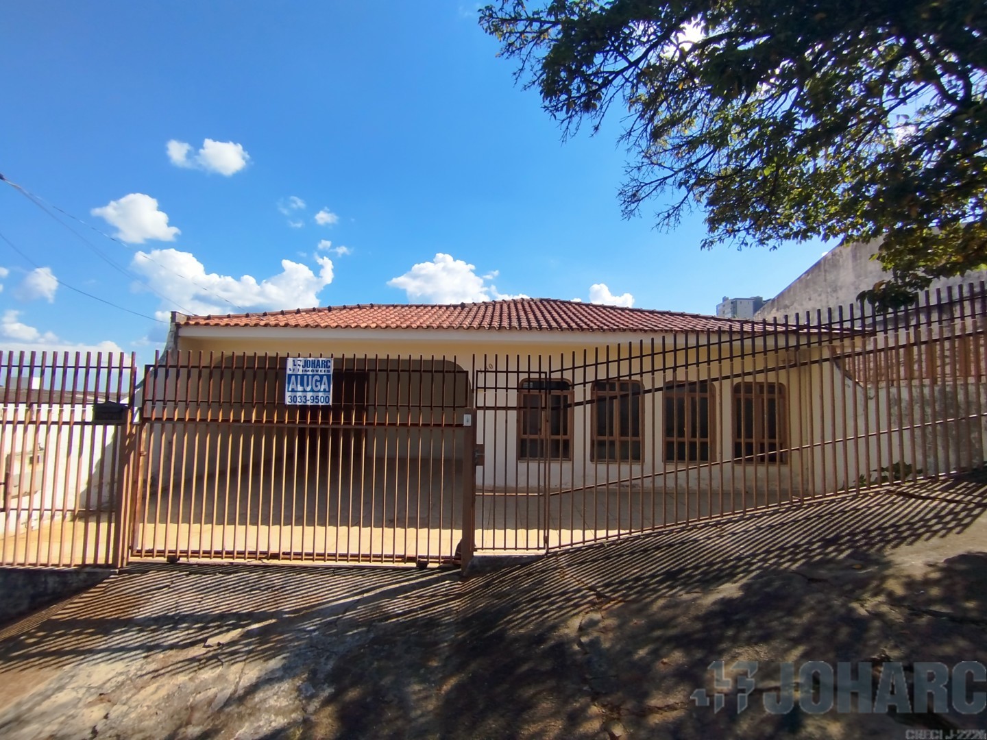 Casa Residencial para locacao no Centro em Apucarana com 180m² por R$ 1.850,00