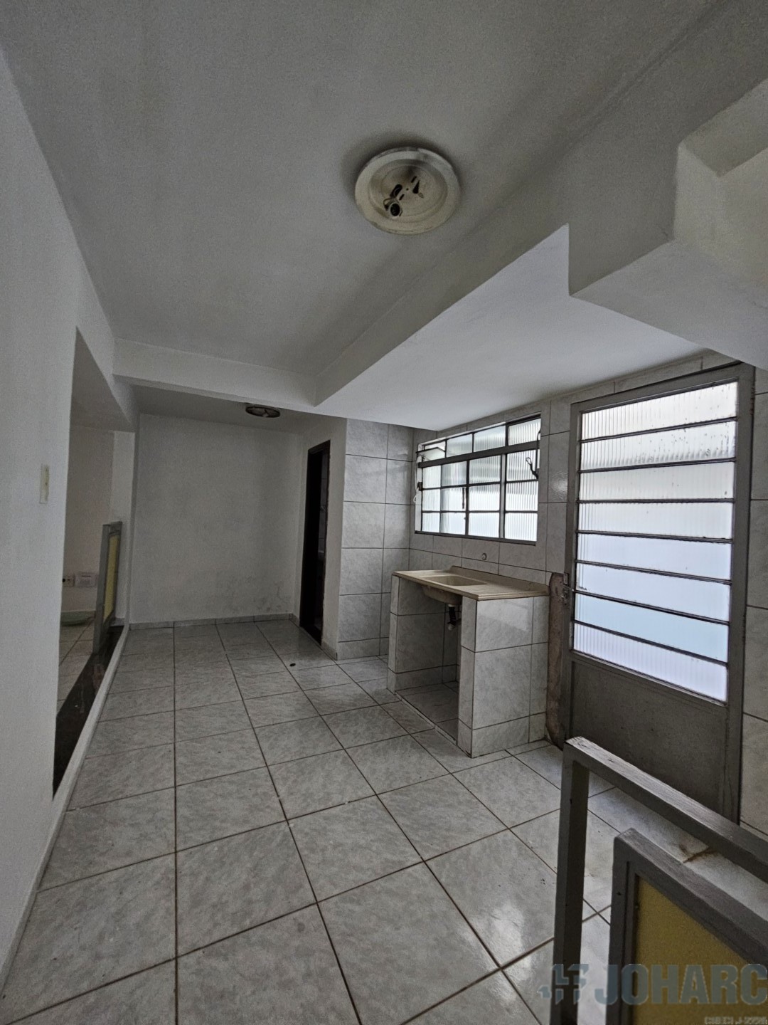 Kitinet para locacao no Centro em Apucarana com 0m² por R$ 850,00