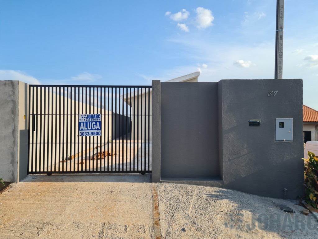 Casa Residencial para locacao no Loteamento Residencial Ve em Apucarana com 275m² por R$ 900,00