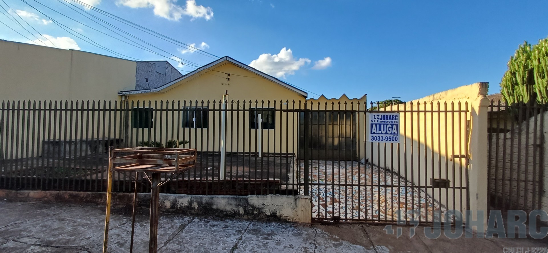 Casa Residencial para locacao no Nucleo Habitacional Papa em Apucarana com 288,96m² por R$ 1.180,00