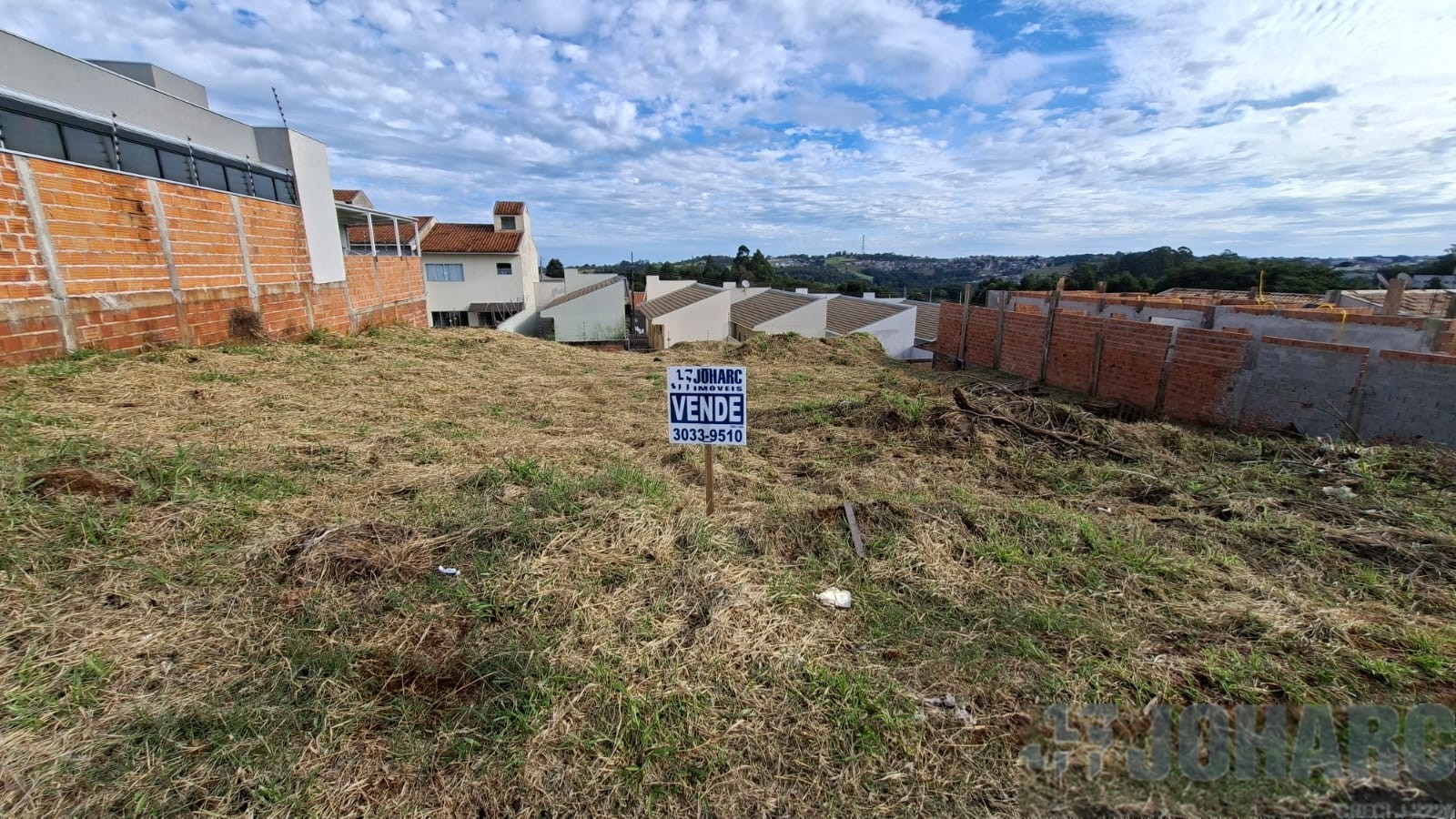 Terreno para venda no Loteamento Residencial Villagio Di em Apucarana com 275m² por R$ 120.000,00