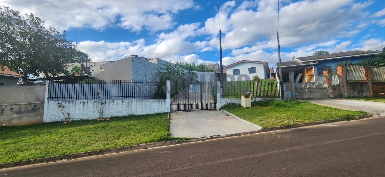 Casa Residencial para venda no Nucleo Habitacional Afonso Alves de em Apucarana com 425,28m² por R$ 200.000,00