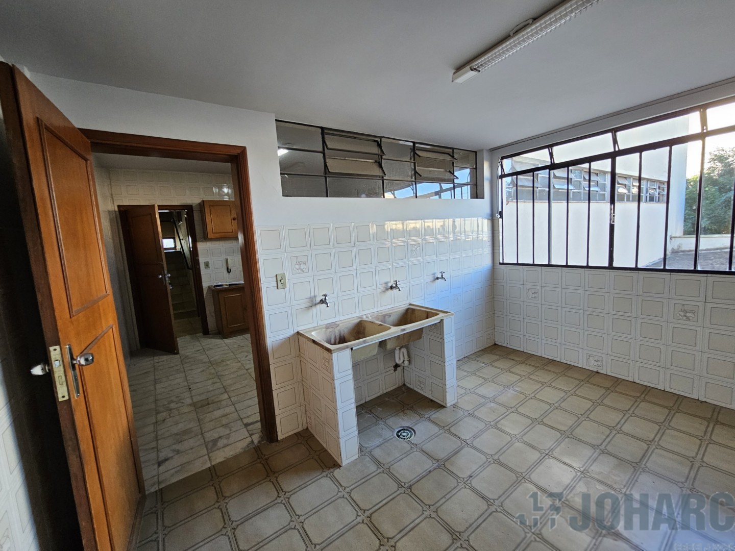 Apartamento para locacao no Centro em Apucarana com 0m² por R$ 2.000,00